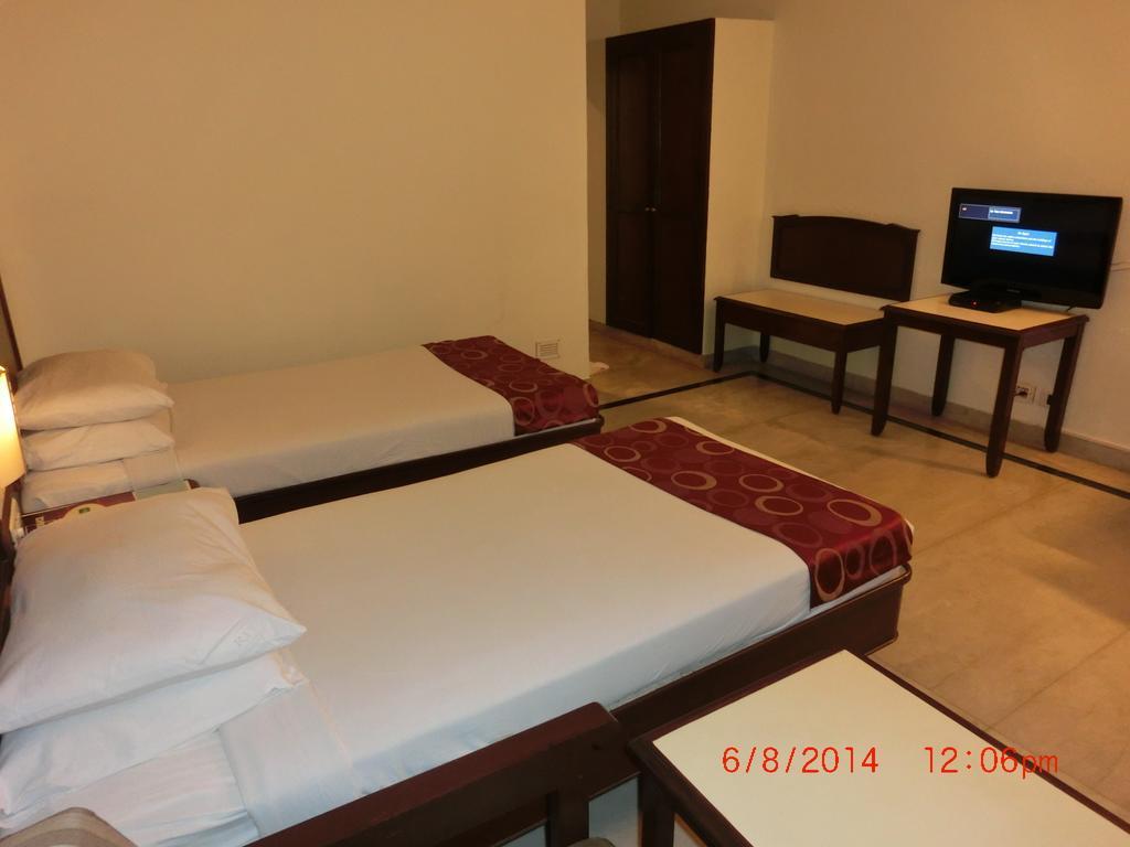 Hotel Thulashi Park Chennai Quarto foto